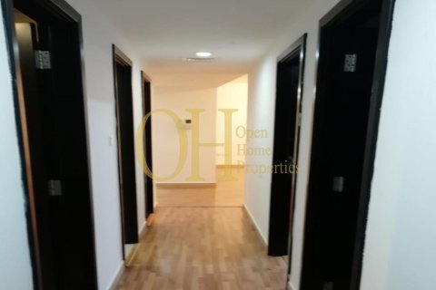 3 dormitorios Apartment en Al Reef, UAE No. 9054 12