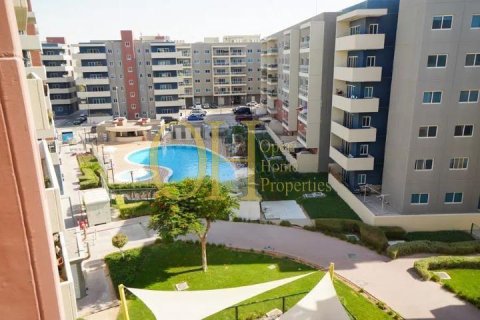 3 dormitorios Apartment en Al Reef, UAE No. 9054 1