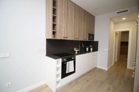 2 dormitorios Apartment en Madrid, Spain No. 26683 7