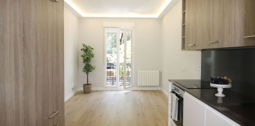 2 bedrooms Apartment in Madrid, Spain No. 26683