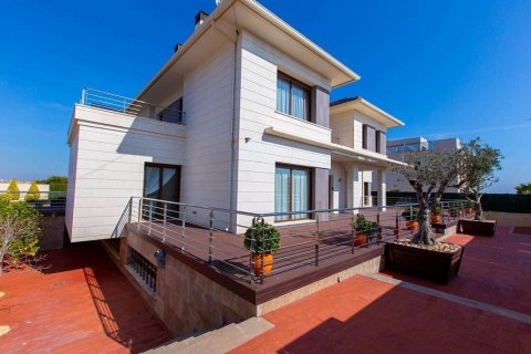 4 dormitorios Villa en Torrevieja, Spain No. 26123 2