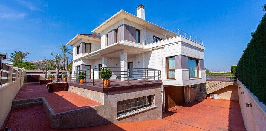 4 dormitorios Villa en Torrevieja, Spain No. 26123