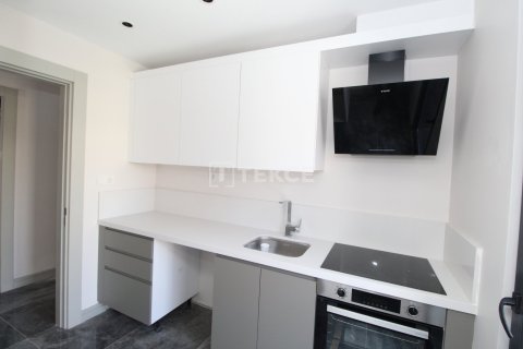 3+1 Apartment in Istanbul, Turkey No. 13392 7