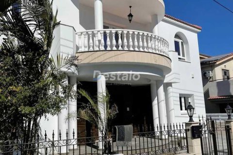 5 dormitorios House en Aradippou, Cyprus No. 66543 1