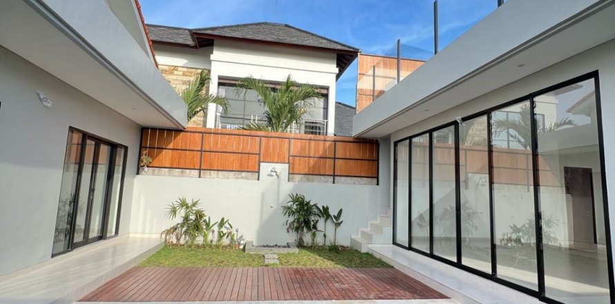 3 bedrooms Villa in Cemagi, Indonesia No. 23413