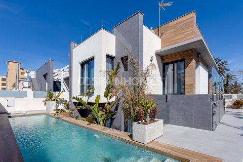 4 bedrooms Villa in Torrevieja, Spain No. 25797 2