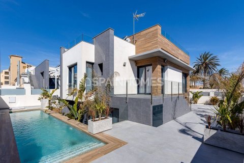 4 bedrooms Villa in Torrevieja, Spain No. 25797 1