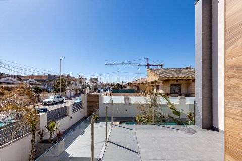 4 dormitorios Villa en Torrevieja, Spain No. 25797 9