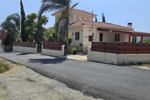 3 bedrooms Villa in Monagroulli, Cyprus No. 63585 1