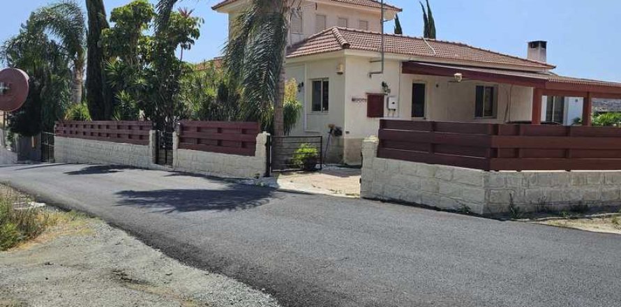 3 bedrooms Villa in Monagroulli, Cyprus No. 63585