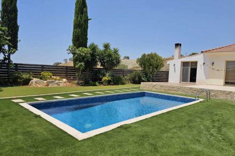 3 bedrooms Villa in Monagroulli, Cyprus No. 63585 2