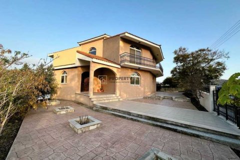 6 bedrooms Villa in Asgata, Cyprus No. 44672 1