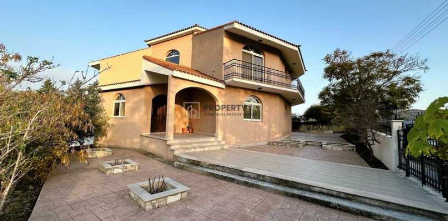 6 bedrooms Villa in Asgata, Cyprus No. 44672