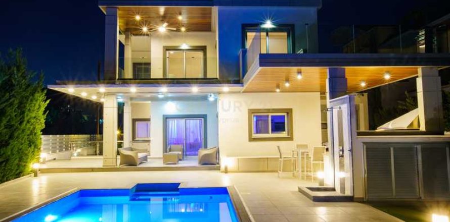 4 bedrooms House in Agios Tychonas, Cyprus No. 78026