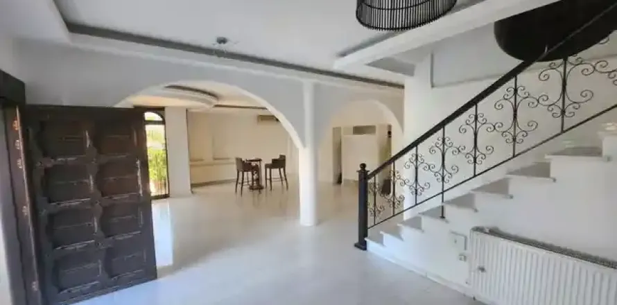 4 bedrooms House in Limassol, Cyprus No. 29464