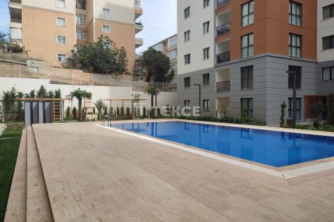 5+1 Apartment in Pendik, Turkey No. 21187 11