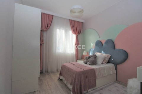 5+1 Apartment in Pendik, Turkey No. 21187 2