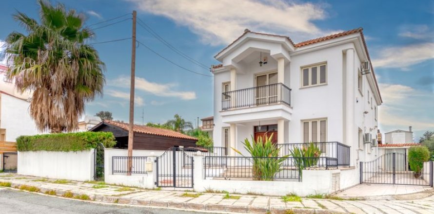 4 dormitorios Villa en Aradippou, Cyprus No. 36761