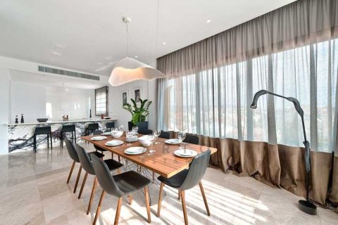 2 bedrooms Apartment in Limassol, Cyprus No. 77378 3