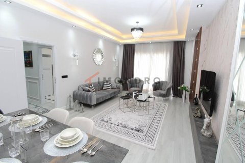 5+1 Apartment in Bueyuekcekmece, Turkey No. 17276 4