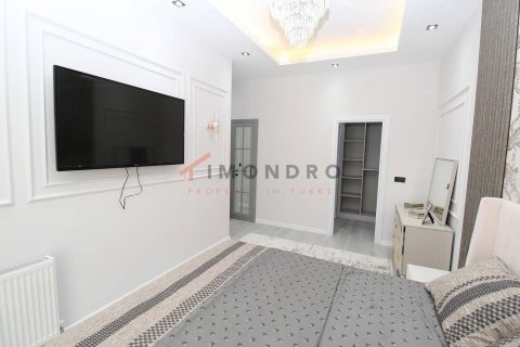 5+1 Apartment in Bueyuekcekmece, Turkey No. 17276 29