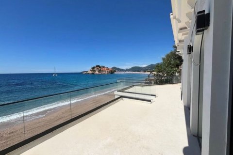 2 dormitorios Apartment en Budva, Montenegro No. 66724 1