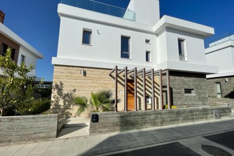 3 bedrooms Villa in Paphos, Cyprus No. 51879 12