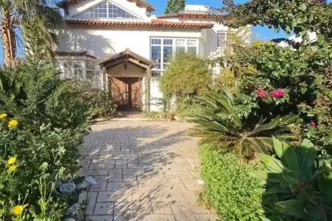 4 bedrooms Villa in Meneou, Cyprus No. 40288 1