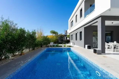 5 bedrooms Villa in Germasogeia, Cyprus No. 31928 1