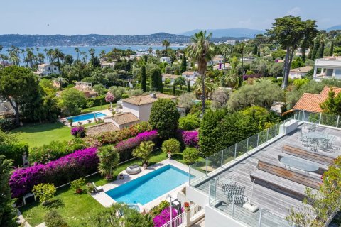 5 bedrooms Villa in Antibes, France No. 69135 1