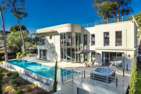 6 bedrooms Villa in Antibes, France No. 69136 3