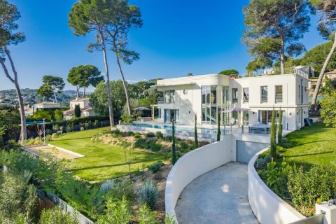 6 bedrooms Villa in Antibes, France No. 69136 2