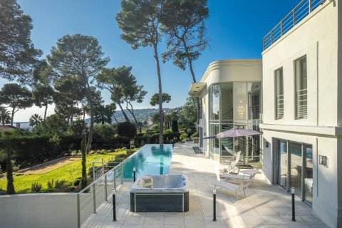 6 bedrooms Villa in Antibes, France No. 69136 4