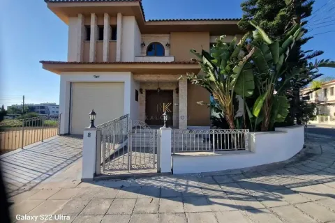 6 bedrooms House in Aradippou, Cyprus No. 40246 1