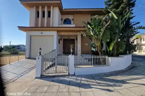 6 bedrooms House in Larnaca, Cyprus No. 40246 1