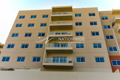 3 dormitorios Apartment en Al Reef, UAE No. 3838 1