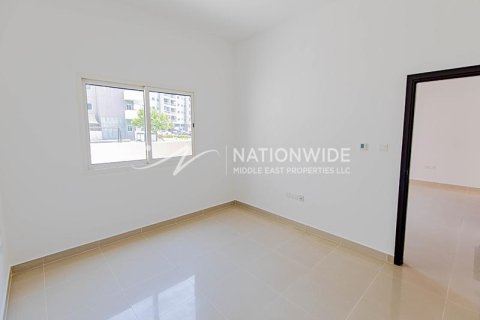 3 dormitorios Apartment en Al Reef, UAE No. 3842 9