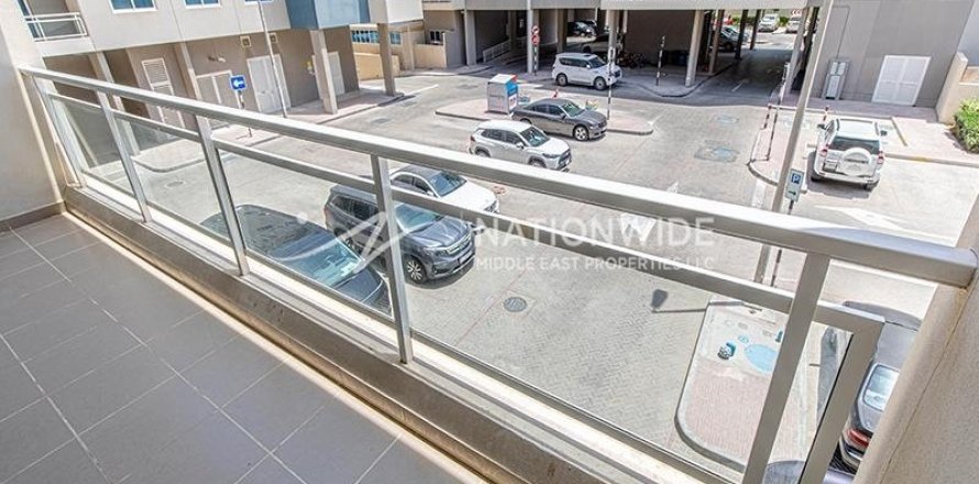 3 dormitorios Apartment en Al Reef, UAE No. 3842