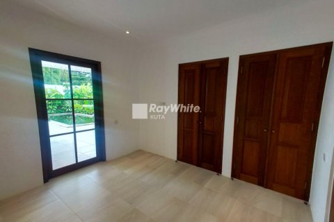 2 bedrooms Villa in Seminyak, Indonesia No. 23118 11