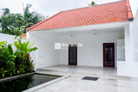 2 bedrooms Villa in Seminyak, Indonesia No. 23118 1