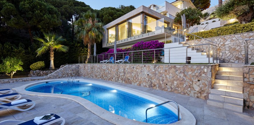 6 dormitorios House en Lloret de Mar, Spain No. 27437