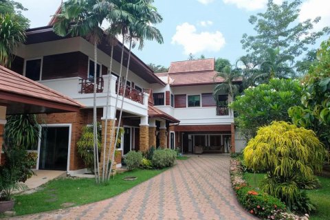 5 bedrooms House in Chiang Mai, Thailand No. 2539 1