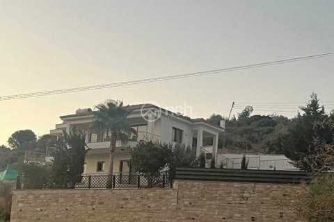 4 bedrooms Villa in Germasogeia, Cyprus No. 31349 3