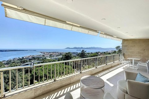 3 dormitorios Apartment en Cannes, France No. 75938 1