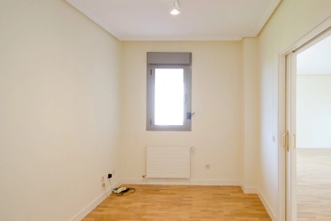 3 dormitorios Apartment en Madrid, Spain No. 26956 5