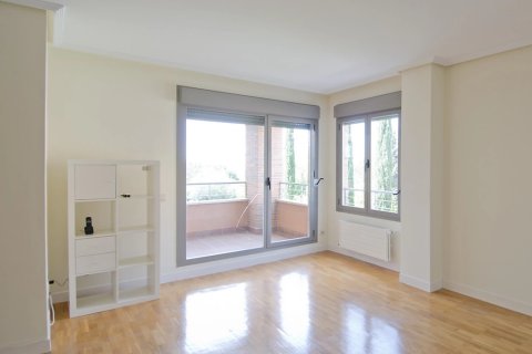 3 bedrooms Apartment in Madrid, Spain No. 26956 3