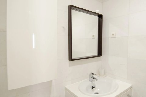 3 dormitorios Apartment en Madrid, Spain No. 26956 6