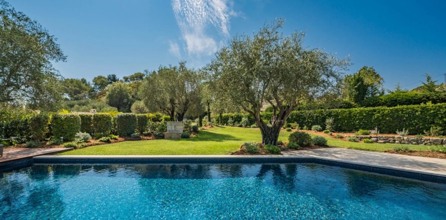 5 bedrooms Villa in Mougins, France No. 69123