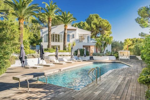 7 bedrooms Villa in Cannes, France No. 69134 1