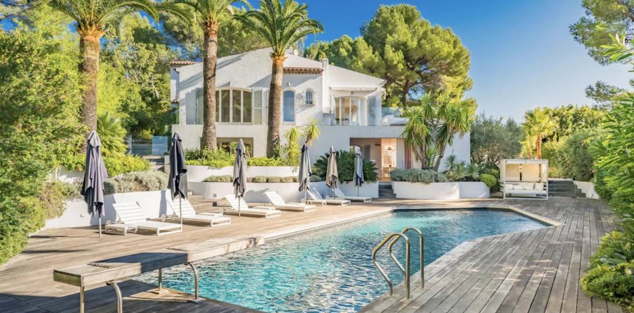 7 bedrooms Villa in Cannes, France No. 69134